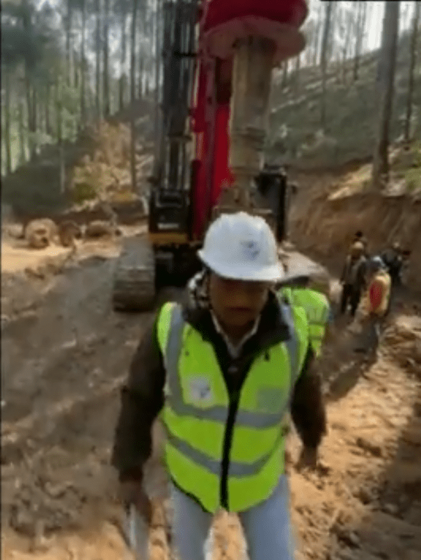 uttarakhand-1 Uttarakhand Tunnel collapse Real-time updates: A plasma machine is being used to free a stuck auger blade, and vertical drilling is underway to rescue trapped workers.