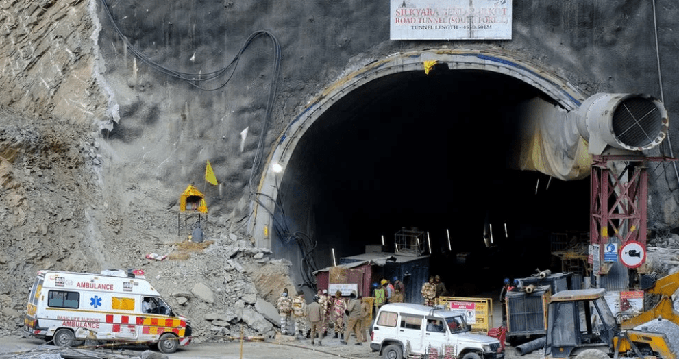 uttarakhand-2 Uttarakhand Tunnel collapse Real-time updates: A plasma machine is being used to free a stuck auger blade, and vertical drilling is underway to rescue trapped workers.