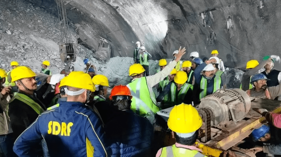 uttarakhand-3-1 Uttarakhand Tunnel collapse Real-time updates: A plasma machine is being used to free a stuck auger blade, and vertical drilling is underway to rescue trapped workers.